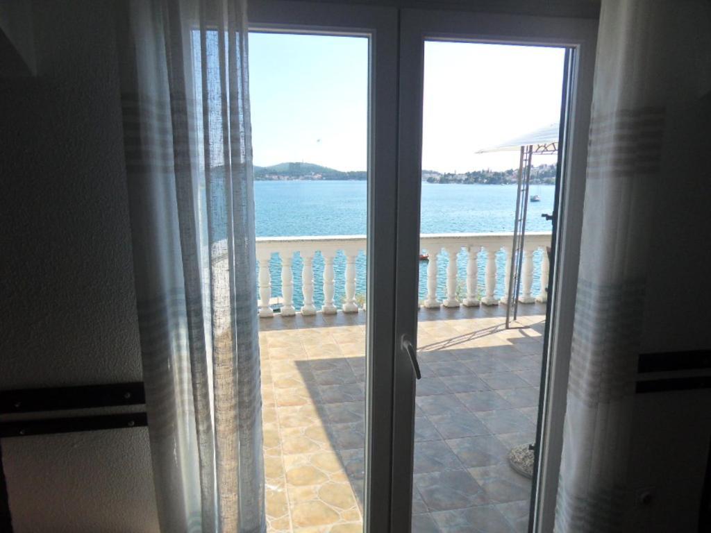 Sunset Beachfront Residence Rogoznica  Bagian luar foto